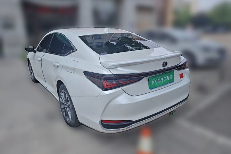 Used Lexus ES 2025 200 Premium Edition Rear Left 45 Deg