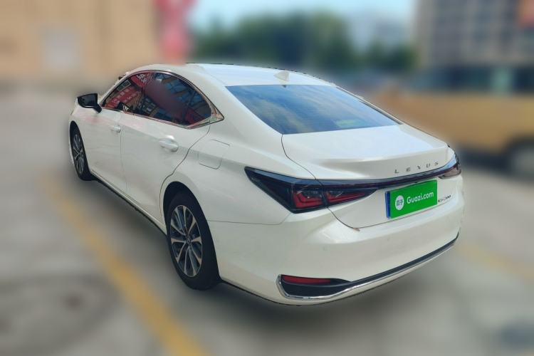 Used Lexus ES 2025 200 Premium Edition Rear Left 45 Deg