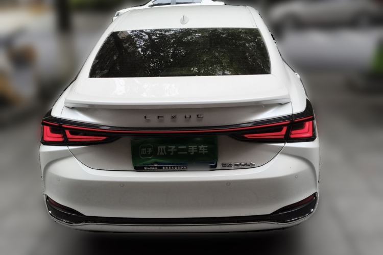 Used Lexus ES 2025 300h Deluxe Edition Rear