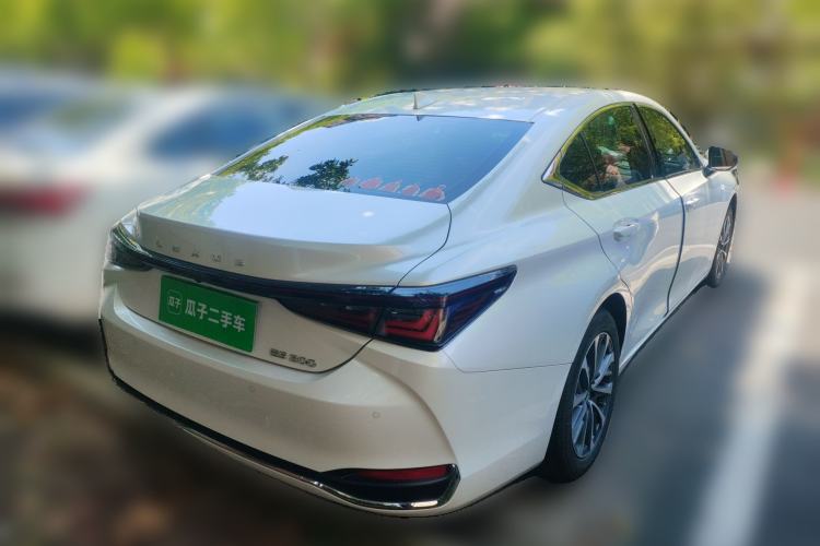Used Lexus ES 2025 200 Premium Edition Rear Right 45 Deg