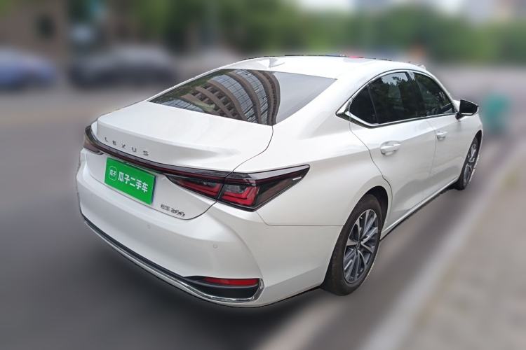 Used Lexus ES 2025 200 Premium Edition Rear Right 45 Deg