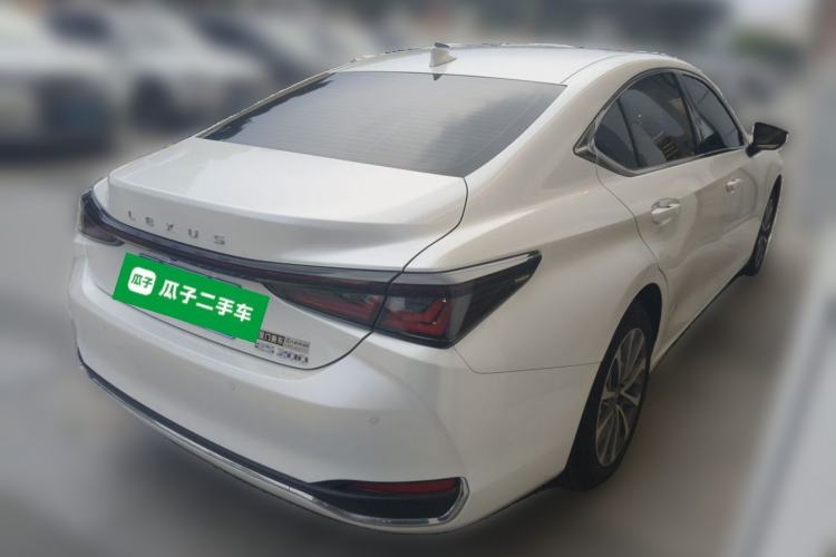 Used Lexus ES 2025 200 Premium Edition Rear Right 45 Deg