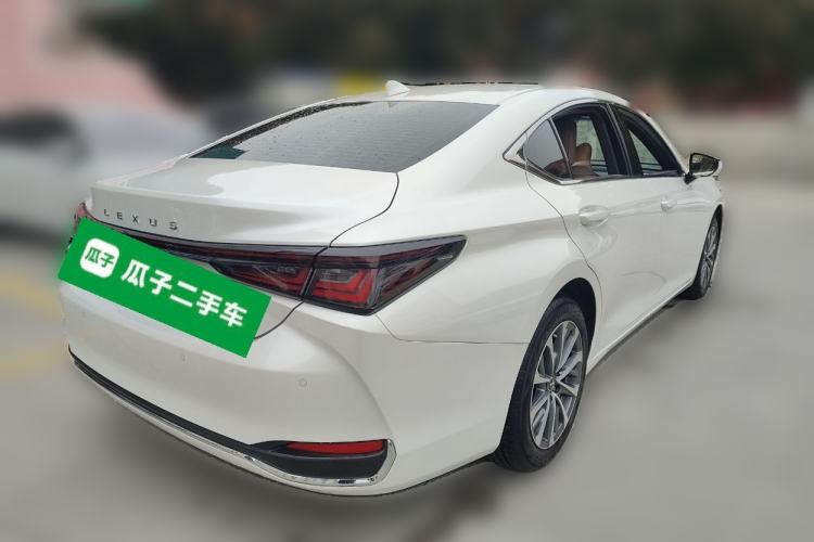 Used Lexus ES 2025 200 Premium Edition Rear Right 45 Deg