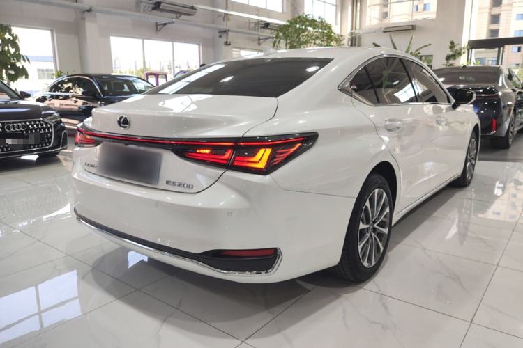 Used Lexus ES 2025 200 Premium Edition Rear Right 45 Deg