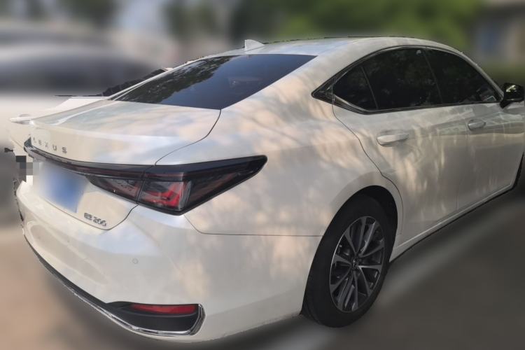 Used Lexus ES 2025 200 Premium Edition Rear Right 45 Deg