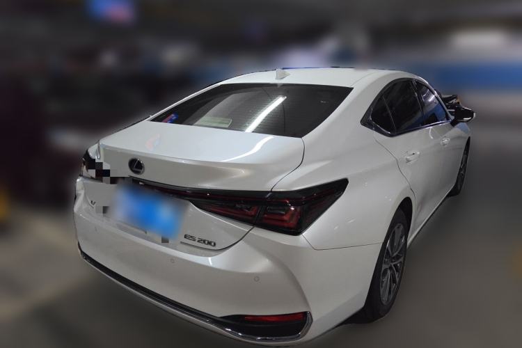 Used Lexus ES 2025 200 Premium Edition Rear Right 45 Deg