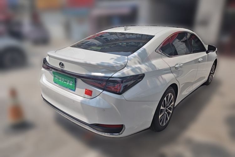 Used Lexus ES 2025 200 Premium Edition Rear Right 45 Deg