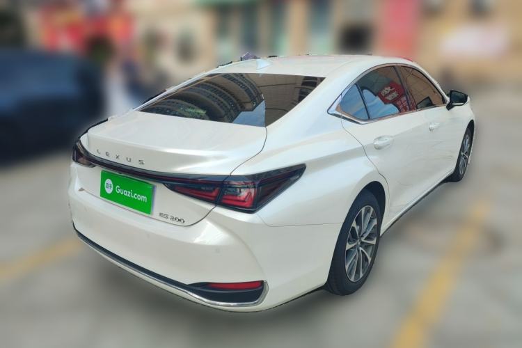 Used Lexus ES 2025 200 Premium Edition Rear Right 45 Deg