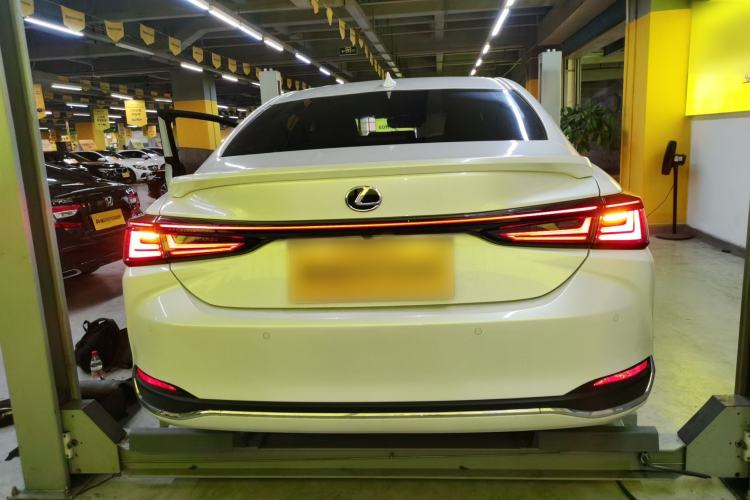Used Lexus ES 2025 200 Premium Edition Rear