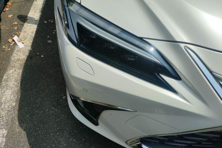 Used Lexus ES 2025 200 Premium Edition Right Front Headlight