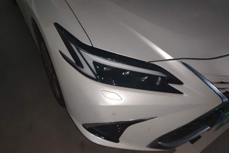 Used Lexus ES 2025 200 Premium Edition Right Front Headlight
