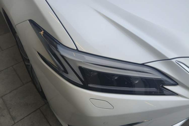Used Lexus ES 2025 200 Premium Edition Right Front Headlight