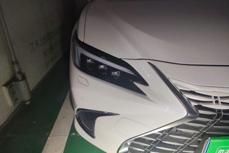 Used Lexus ES 2025 200 Premium Edition Right Front Headlight