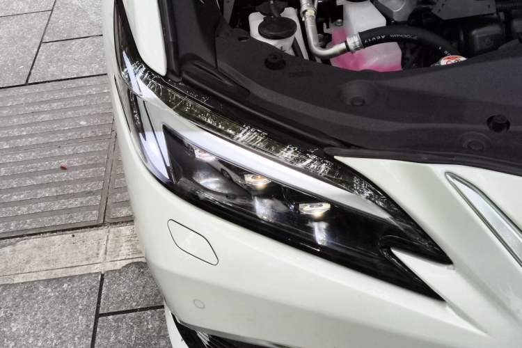 Used Lexus ES 2025 300h Deluxe Edition Right Front Headlight