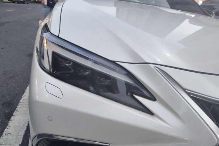 Used Lexus ES 2025 200 Premium Edition Right Front Headlight