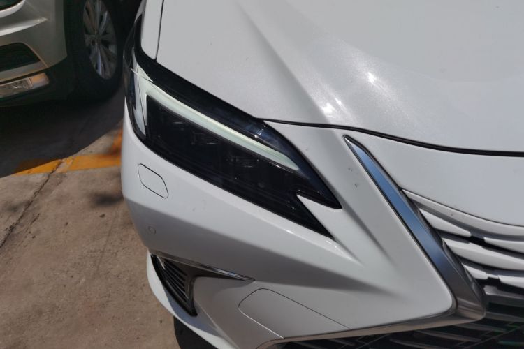 Used Lexus ES 2025 200 Premium Edition Right Front Headlight