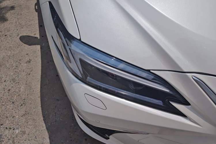 Used Lexus ES 2025 200 Premium Edition Right Front Headlight