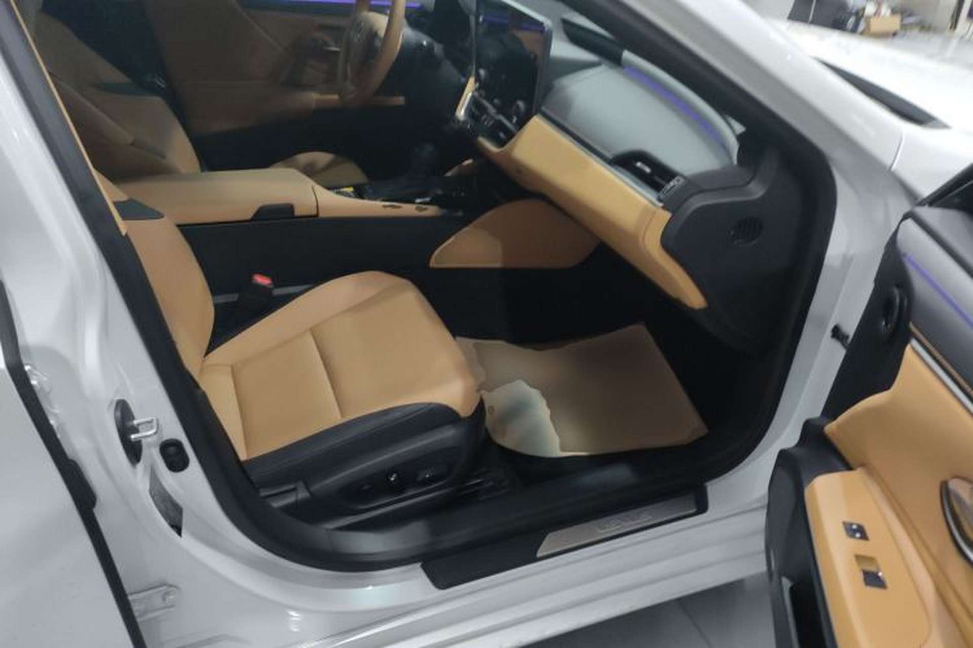 Used Lexus ES 2025 200 Premium Edition Right Front Seat