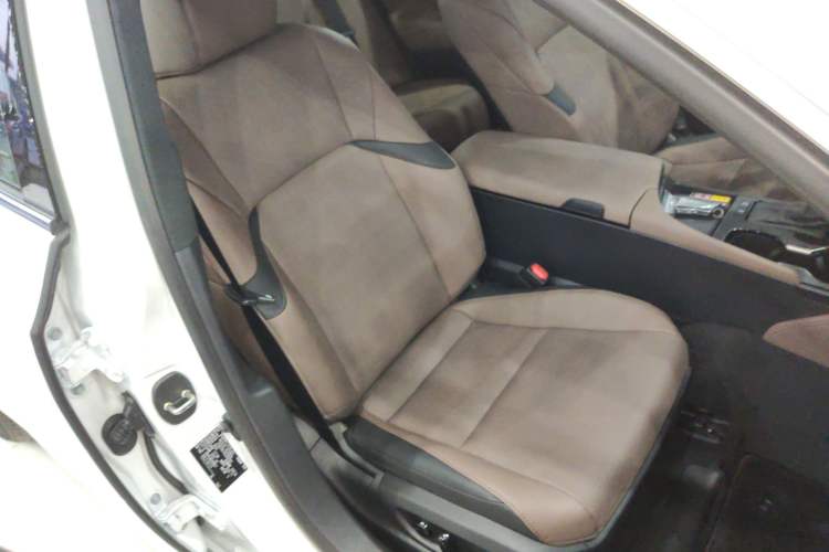 Used Lexus ES 2025 200 Premium Edition Right Front Seat
