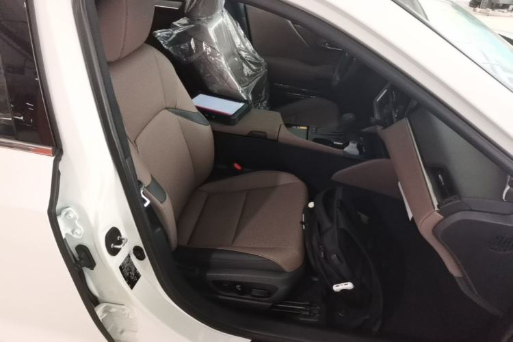 Used Lexus ES 2025 200 Premium Edition Right Front Seat