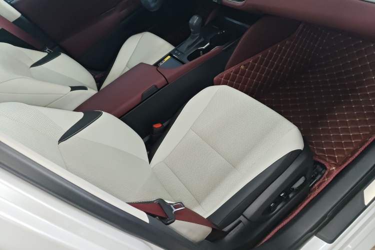 Used Lexus ES 2025 200 Premium Edition Right Front Seat