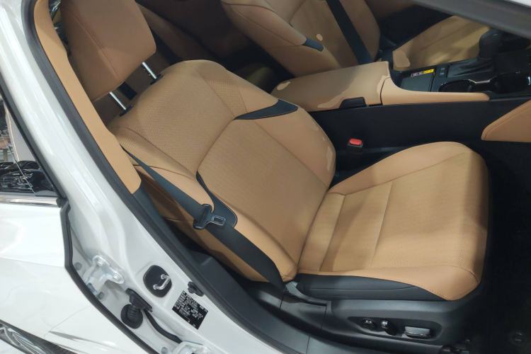Used Lexus ES 2025 200 Premium Edition Right Front Seat