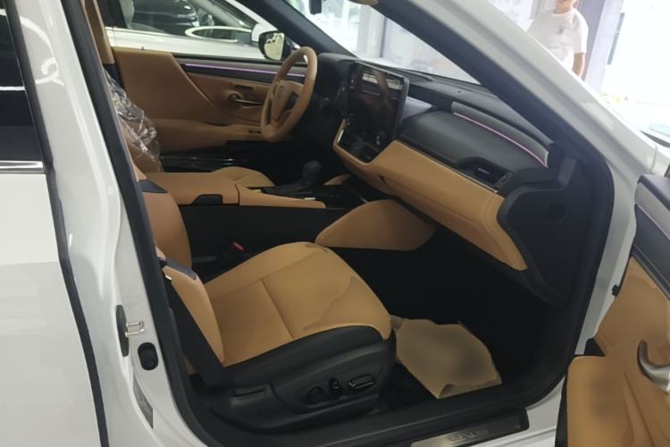 Used Lexus ES 2025 200 Premium Edition Right Front Seat