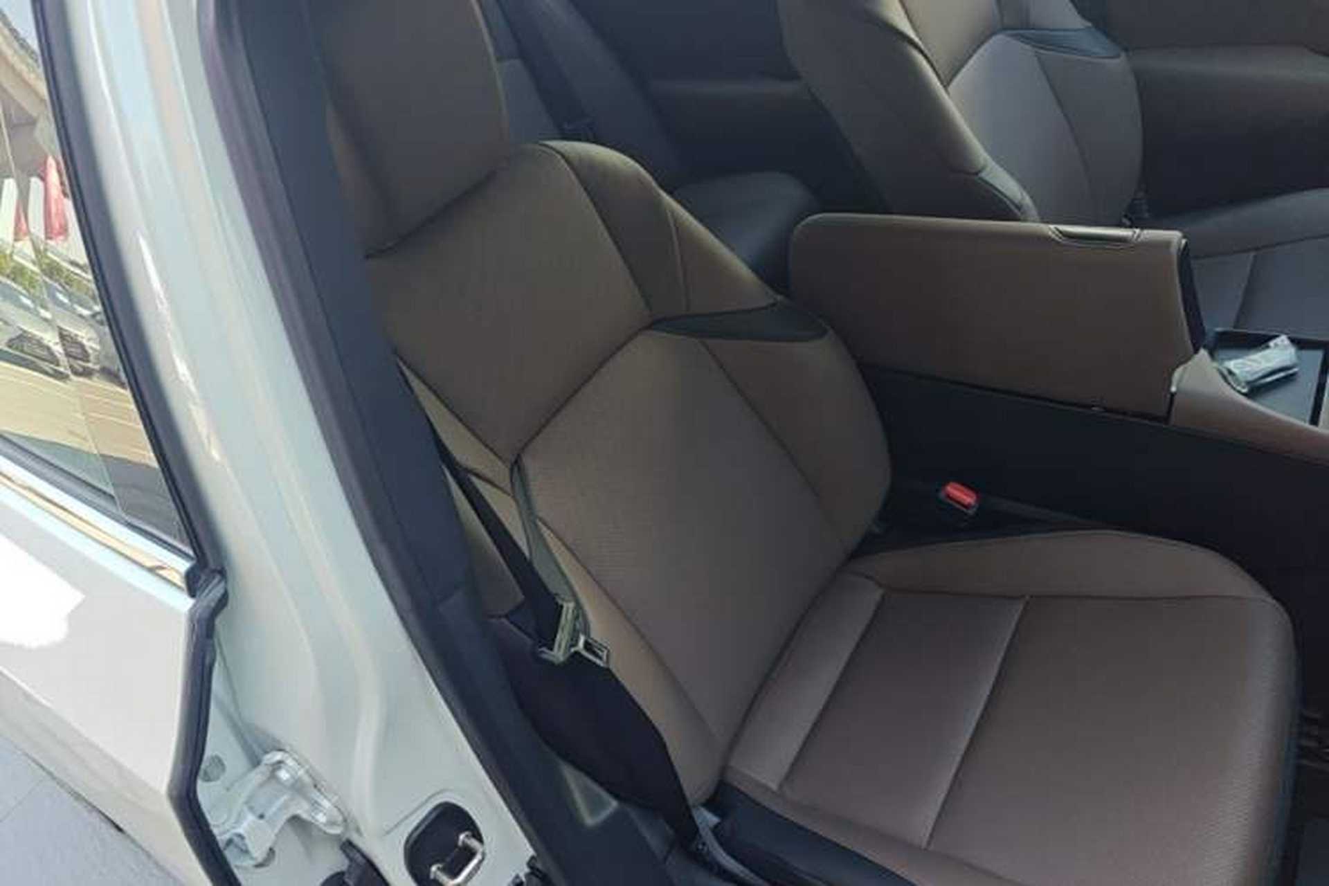 Used Lexus ES 2025 300h Deluxe Edition Right Front Seat