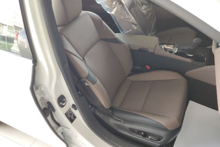 Used Lexus ES 2025 200 Premium Edition Right Front Seat