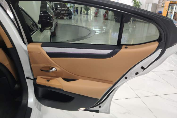Used Lexus ES 2025 200 Premium Edition Right Rear Door Interior