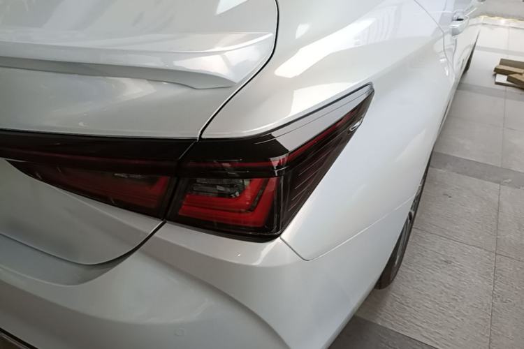 Used Lexus ES 2025 200 Premium Edition Right Rear Taillight