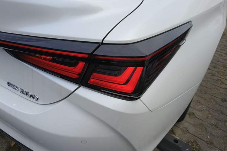 Used Lexus ES 2025 200 Premium Edition Right Rear Taillight