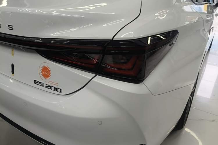 Used Lexus ES 2025 200 Premium Edition Right Rear Taillight