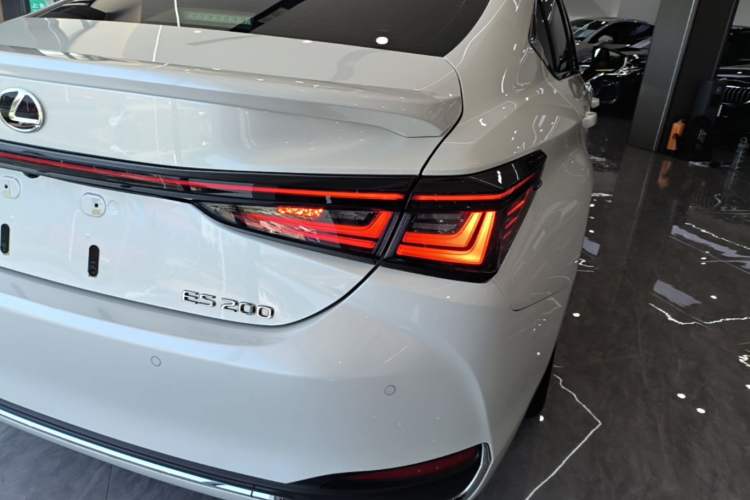 Used Lexus ES 2025 200 Premium Edition Right Rear Taillight