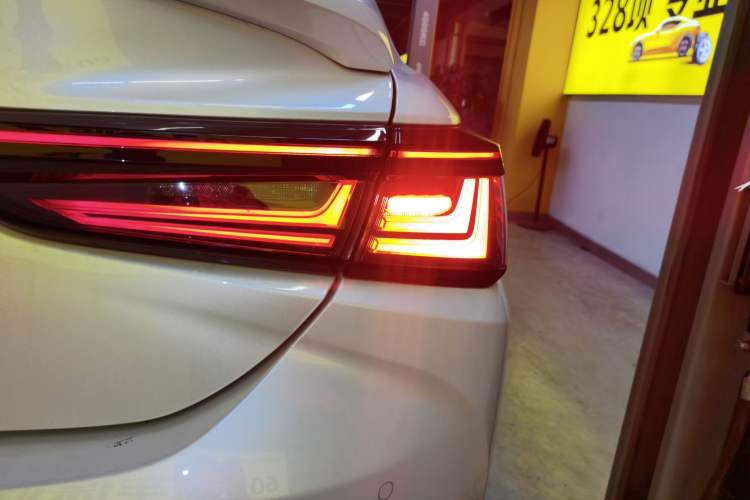 Used Lexus ES 2025 200 Premium Edition Right Rear Taillight