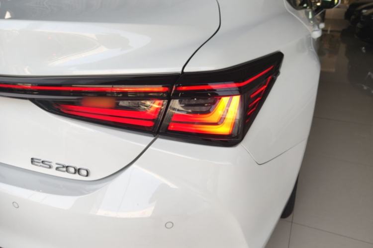 Used Lexus ES 2025 200 Premium Edition Right Rear Taillight
