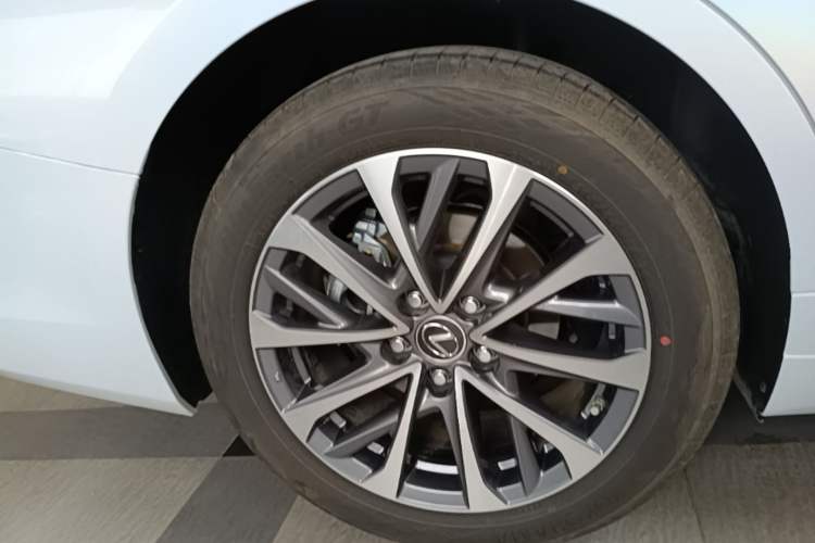 Used Lexus ES 2025 200 Premium Edition Right Rear Wheel Hub