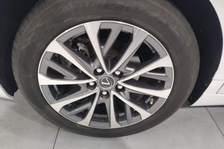 Used Lexus ES 2025 200 Premium Edition Right Rear Wheel Hub