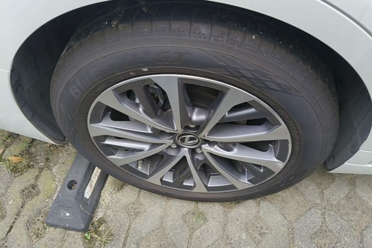 Used Lexus ES 2025 200 Premium Edition Right Rear Wheel Hub