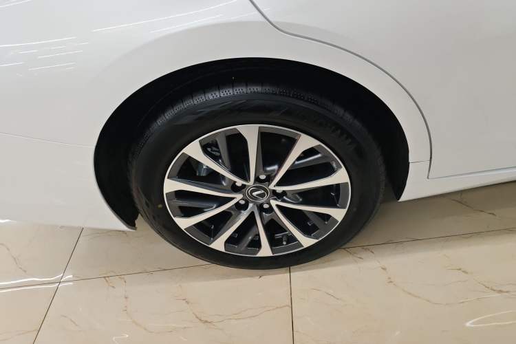 Used Lexus ES 2025 200 Premium Edition Right Rear Wheel Hub