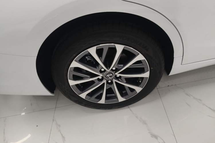 Used Lexus ES 2025 200 Premium Edition Right Rear Wheel Hub