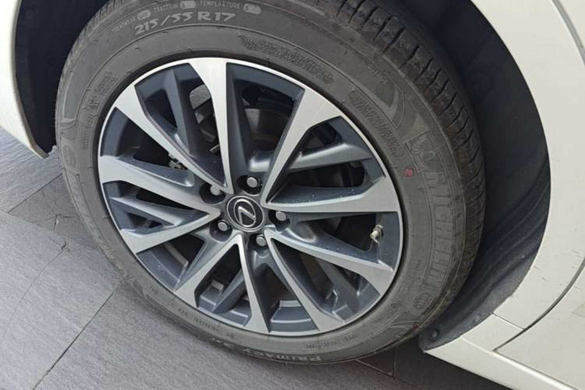 Used Lexus ES 2025 300h Deluxe Edition Right Rear Wheel Hub