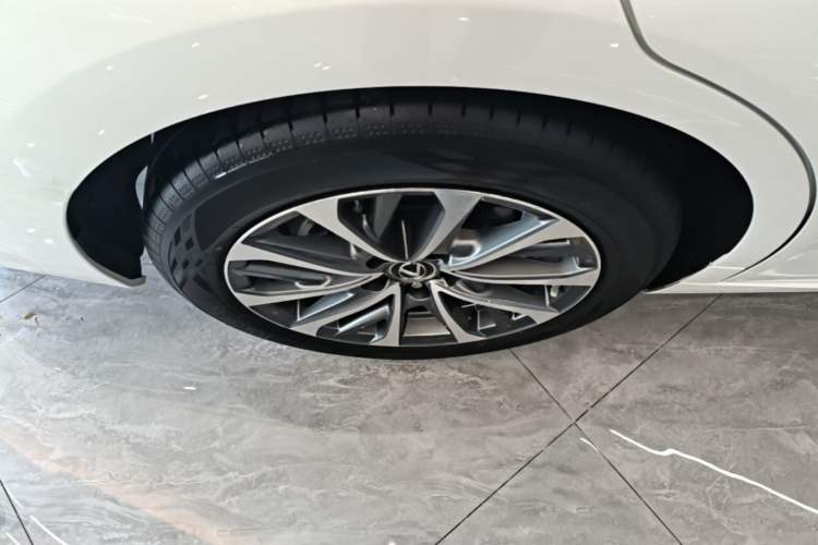 Used Lexus ES 2025 200 Premium Edition Right Rear Wheel Hub