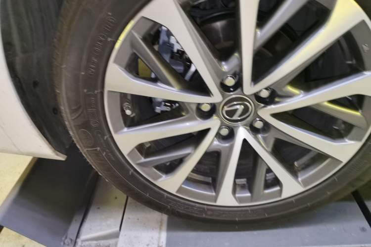Used Lexus ES 2025 200 Premium Edition Right Rear Wheel Hub