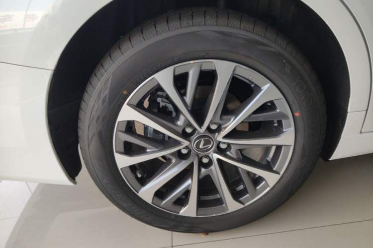 Used Lexus ES 2025 200 Premium Edition Right Rear Wheel Hub