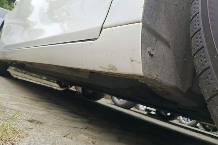 Used Lexus ES 2025 200 Premium Edition Right Side Sill