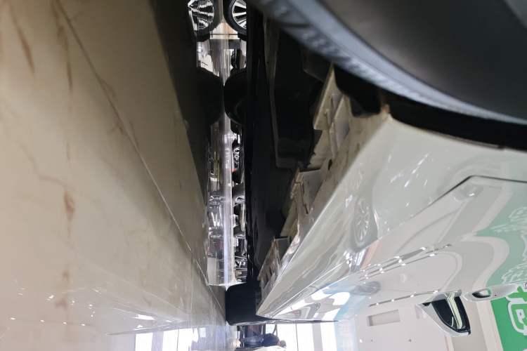 Used Lexus ES 2025 200 Premium Edition Right Side Sill