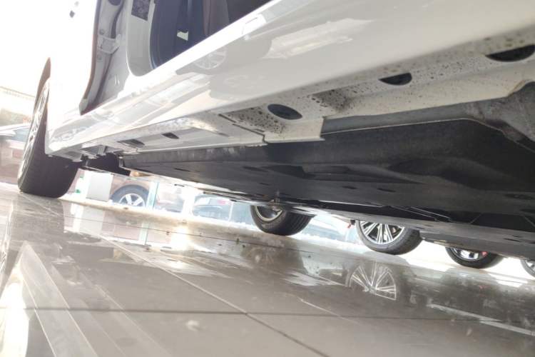 Used Lexus ES 2025 200 Premium Edition Right Side Sill