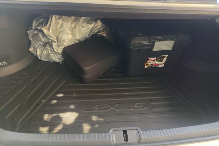 Used Lexus ES 2025 200 Premium Edition Trunk