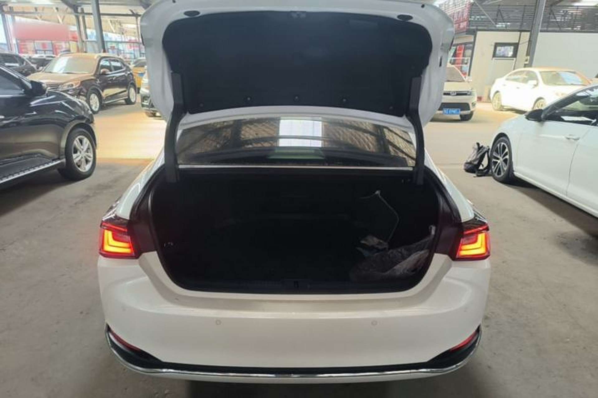 Used Lexus ES 2025 200 Premium Edition Trunk